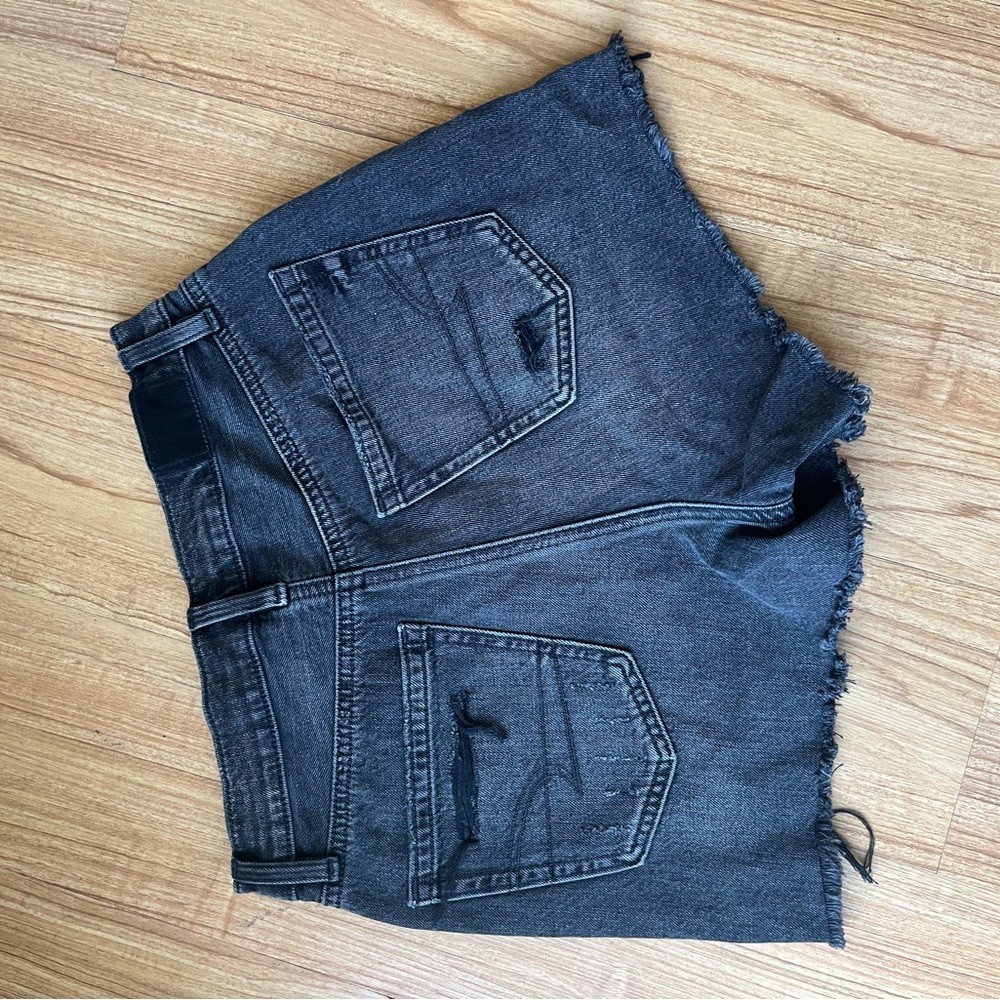 New AMERICAN EAGLE HIGHEST RISE 90’S BOYFRIEND SHORTS DISTRESSED FRAY BLACK JEAN - Picture 6 of 9